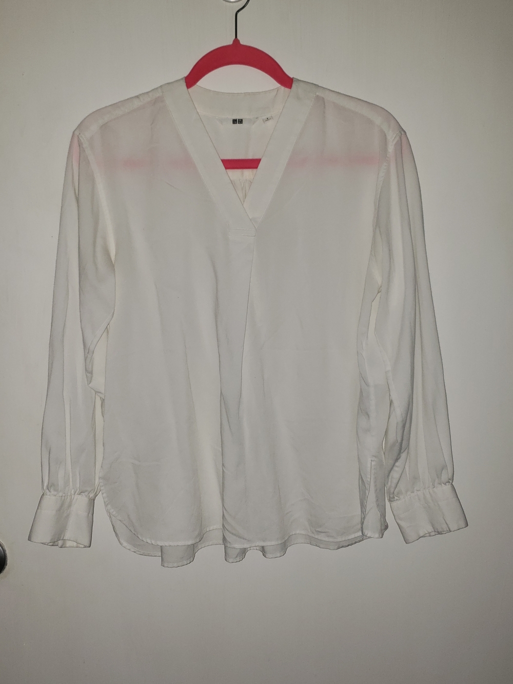 Uniqlo White V-Neck Long Sleeve Blouse